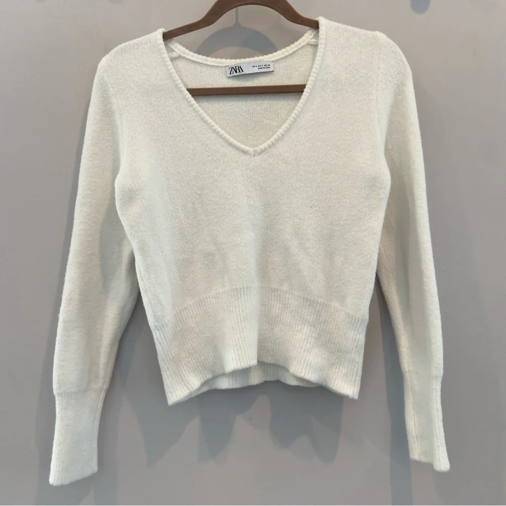 ZARA White Fuzzy V-Neck Cropped Sweater Small - Picture 3 of 7